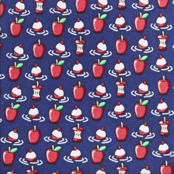 Vineyard Vines Bobbing For Apples Boys Silk Tie - Picture 2 of 4